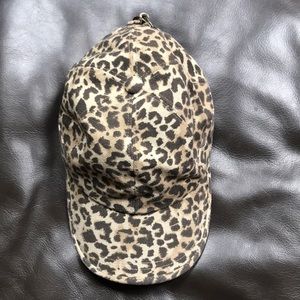Animal print 100% cotton baseball cap.